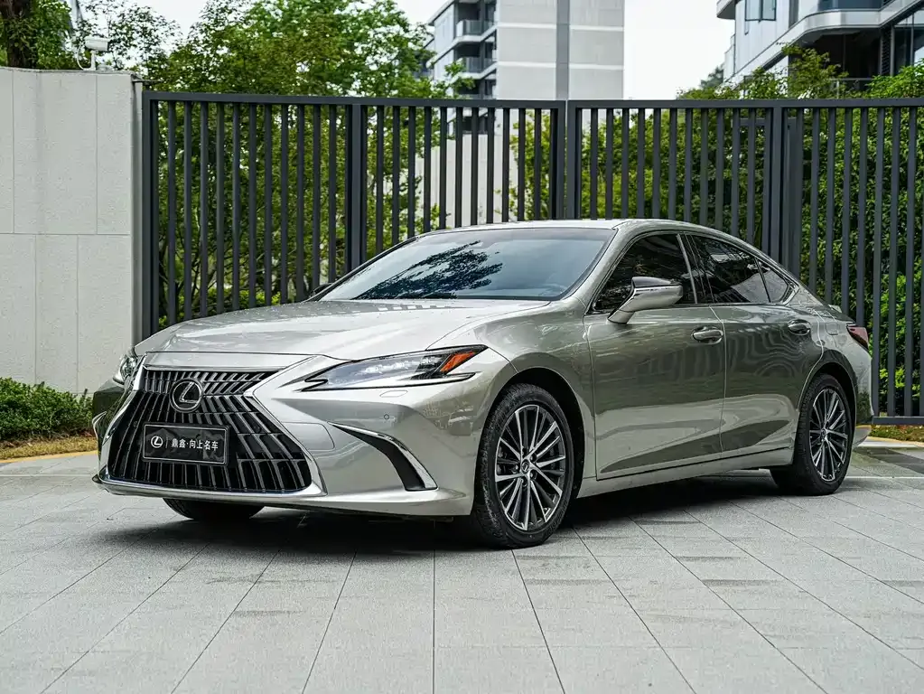 Lexus ES — фото 1