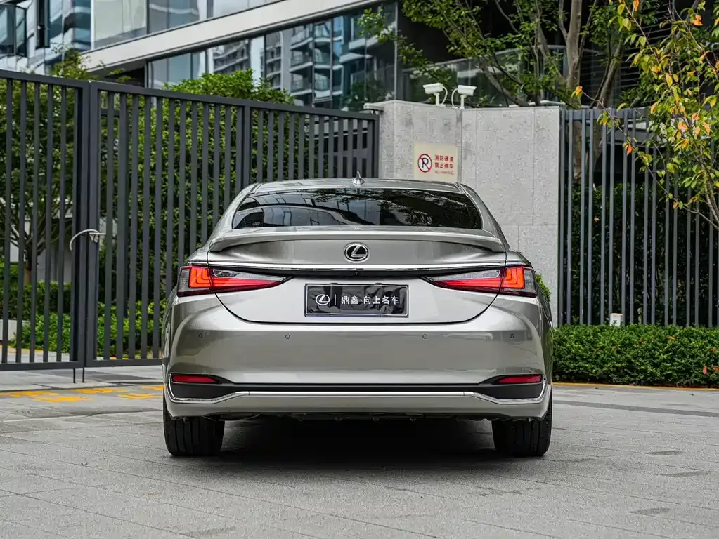 Lexus ES — фото 5