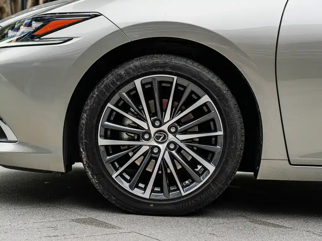 Lexus ES — фото 8