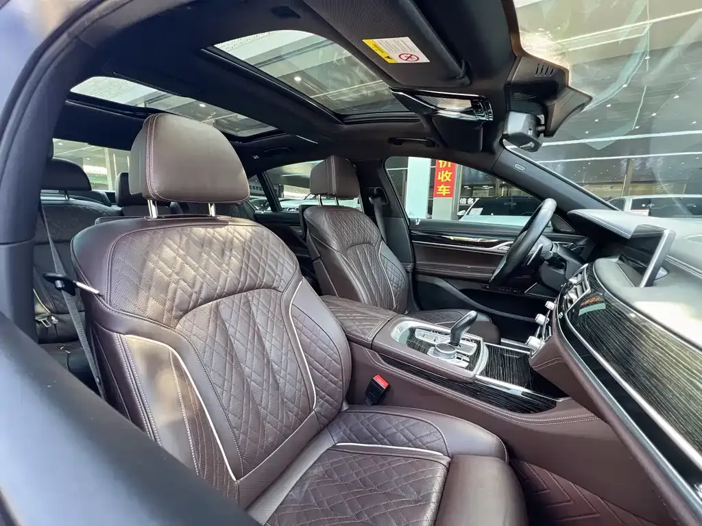 BMW 7 Series 2021 из CN, фото 4