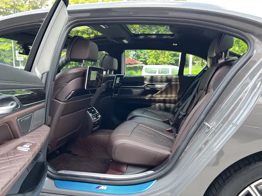 BMW 7 Series 2021 из CN, фото 7