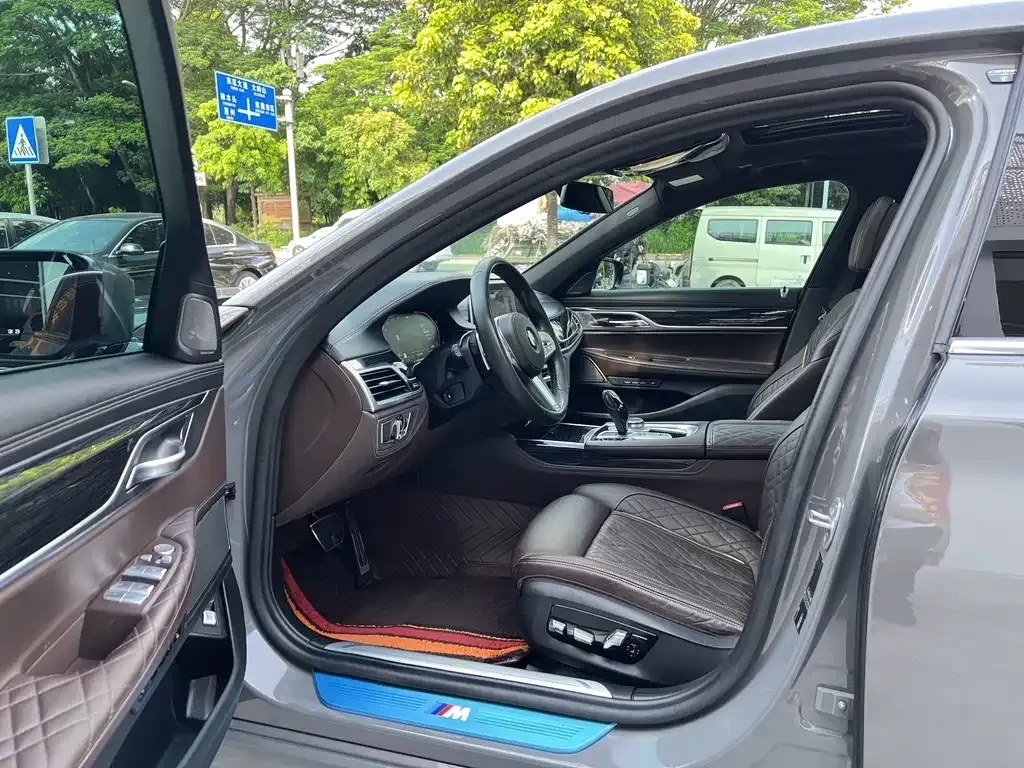 BMW 7 Series 2021 из CN, фото 8