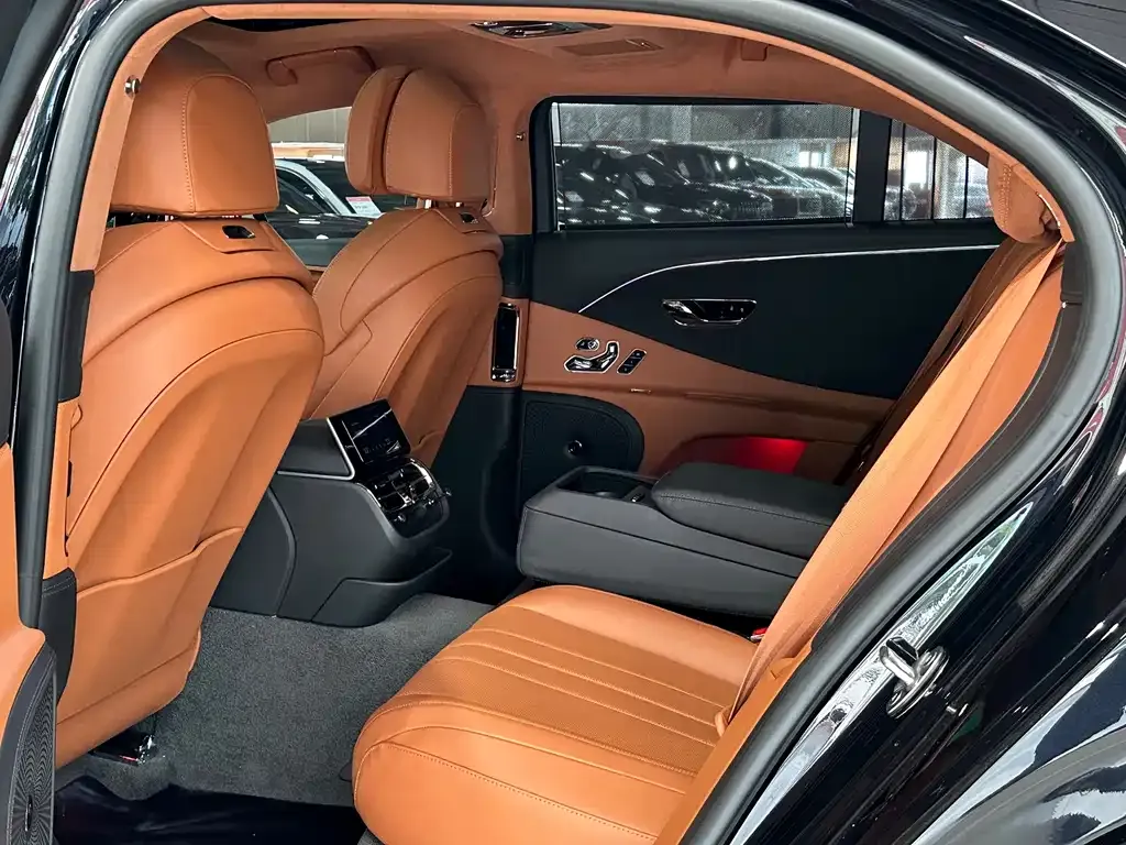 Bentley Flying Spur 2023 из CN, фото 10