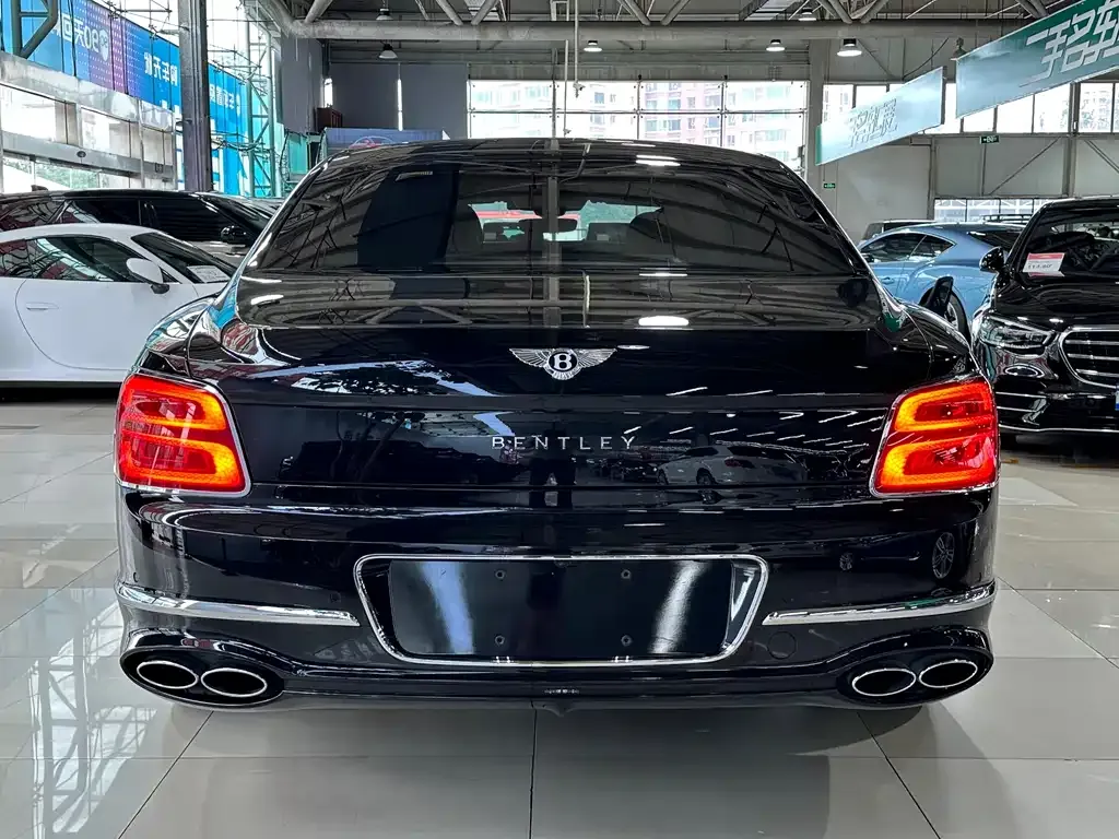 Bentley Flying Spur 2023 из CN, фото 5