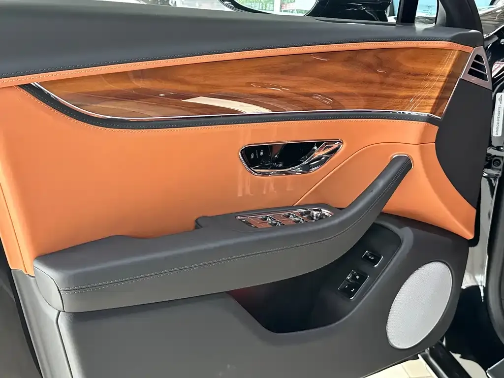 Bentley Flying Spur 2023 из CN, фото 7