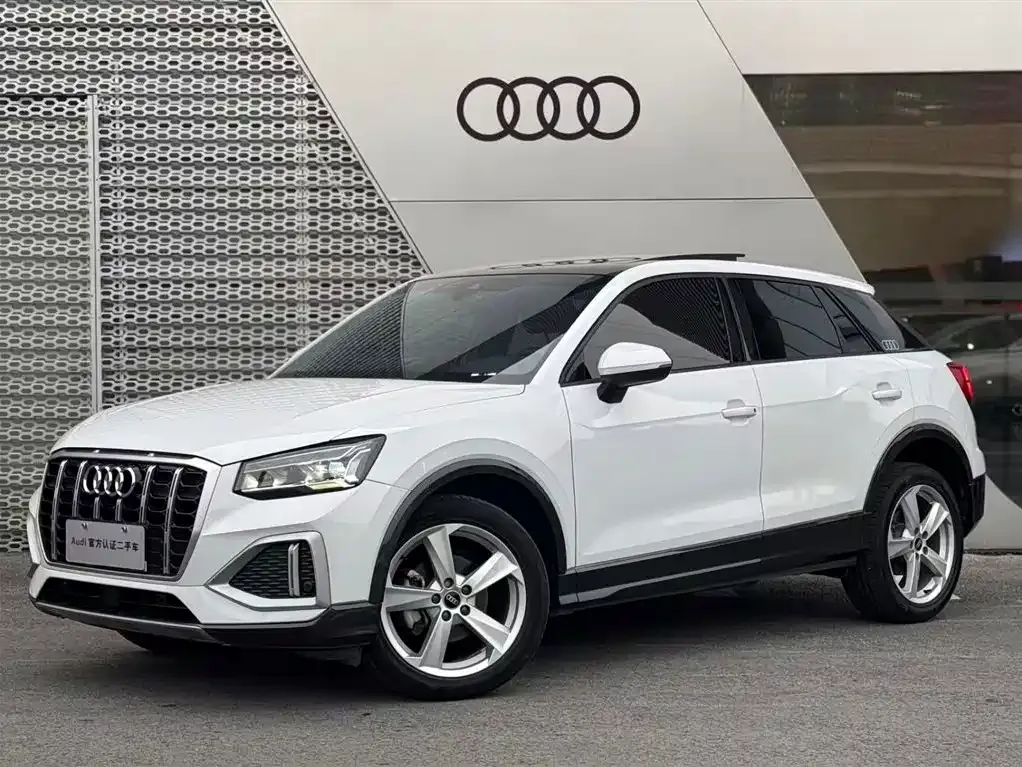 Audi Q2L — фото 1