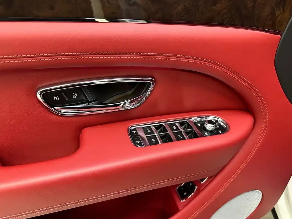 Bentley Bentayga 2021 из CN, фото 10