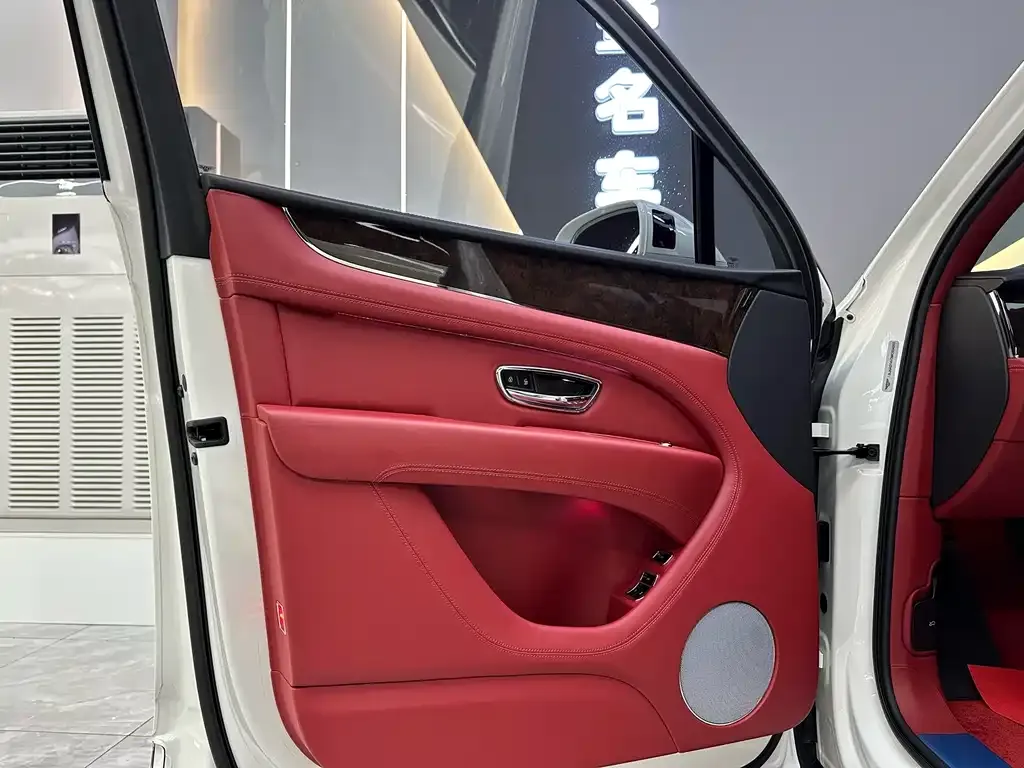 Bentley Bentayga 2021 из CN, фото 9