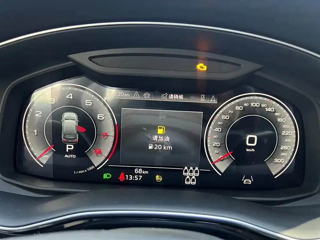 Audi Q7 2024 из CN, фото 9