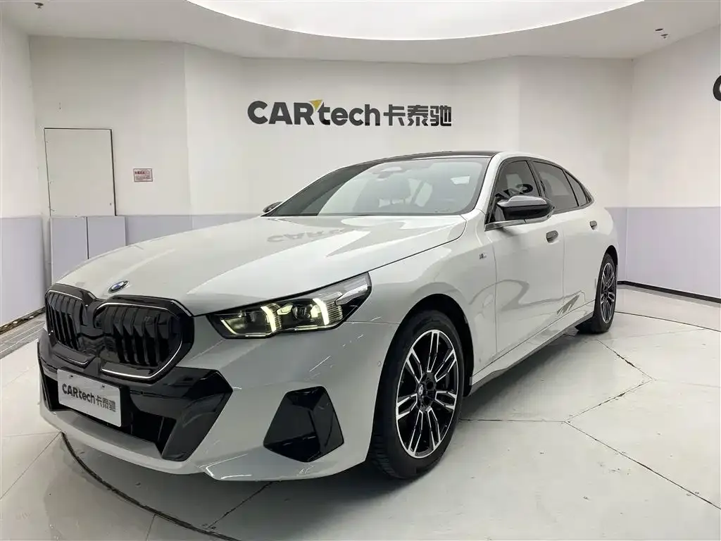 BMW 5 Series 2025 из CN, фото 1