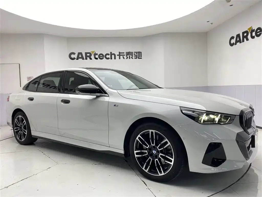 BMW 5 Series 2025 из CN, фото 2