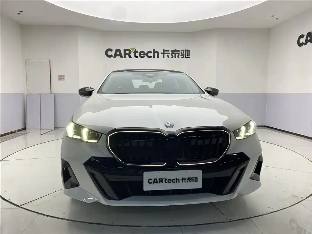 BMW 5 Series 2025 из CN, фото 3