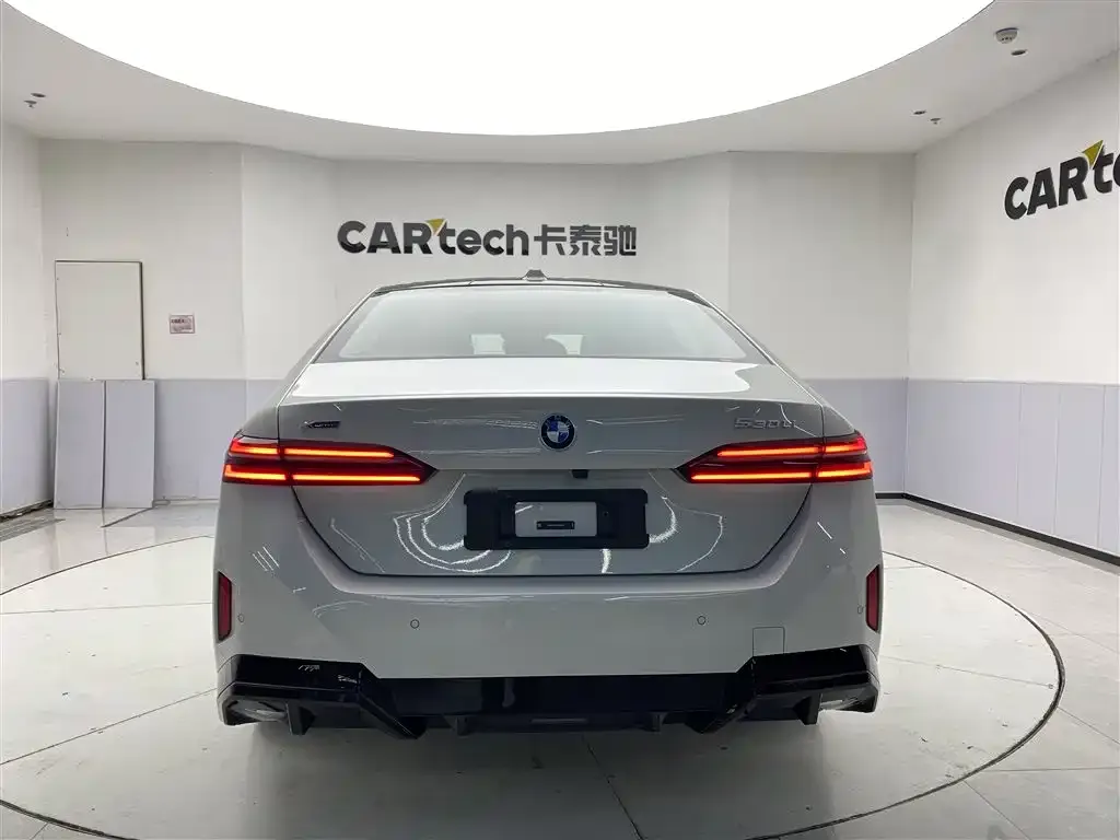 BMW 5 Series 2025 из CN, фото 6