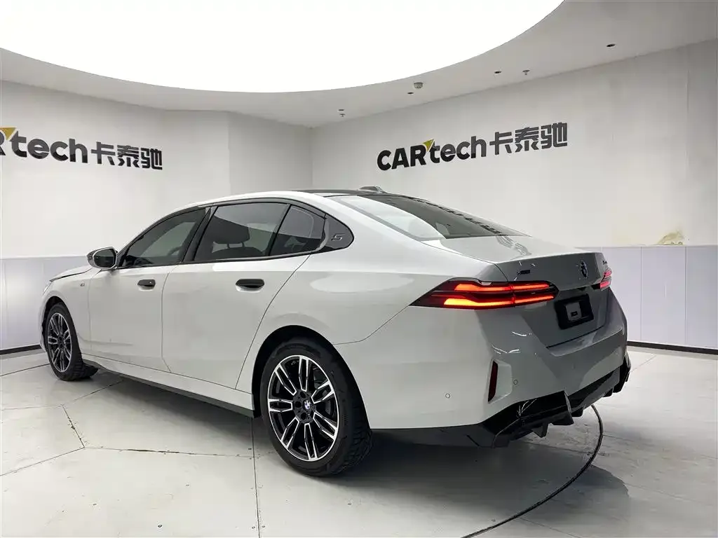 BMW 5 Series 2025 из CN, фото 7