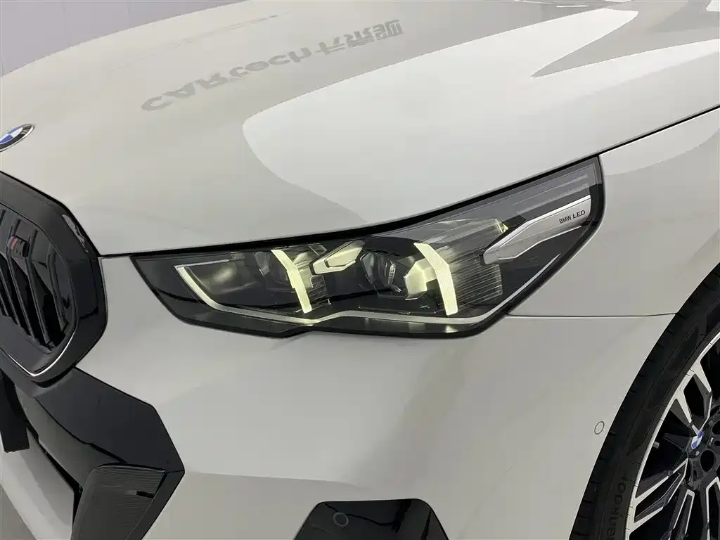 BMW 5 Series 2025 из CN, фото 9
