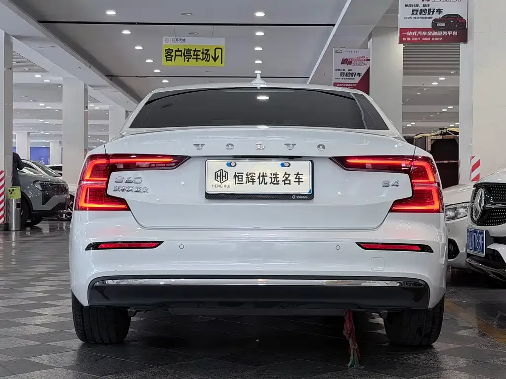 Volvo S60 2022 из CN, фото 3