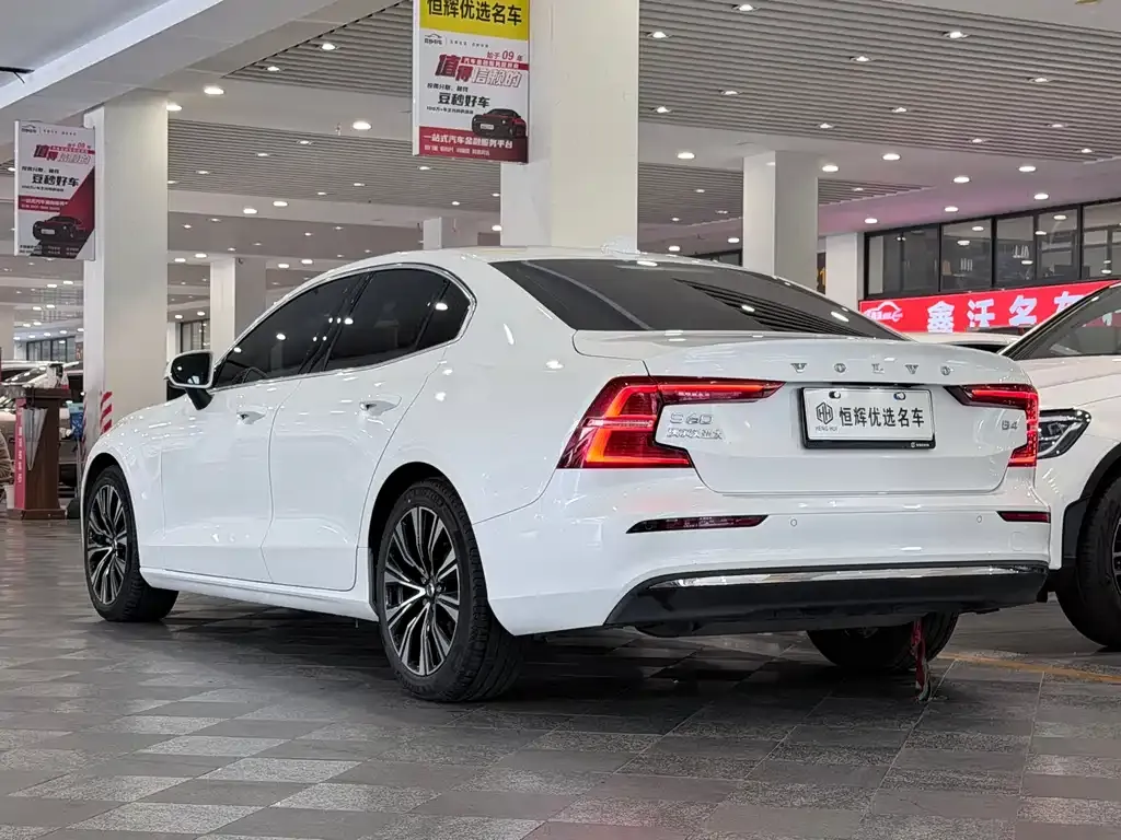Volvo S60 2022 из CN, фото 4