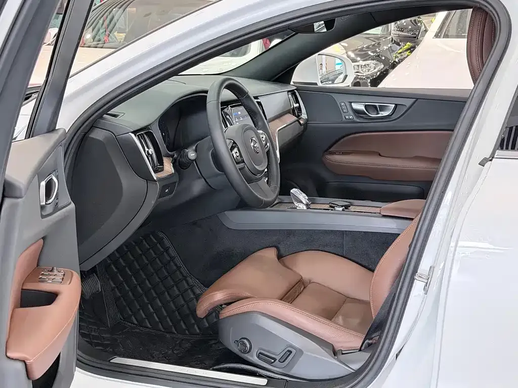 Volvo S60 2022 из CN, фото 6