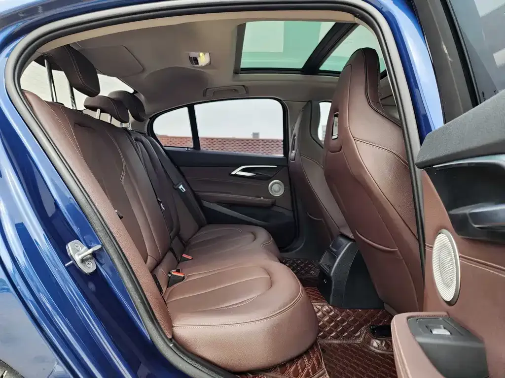 BMW 1 Series 2021 из CN, фото 10