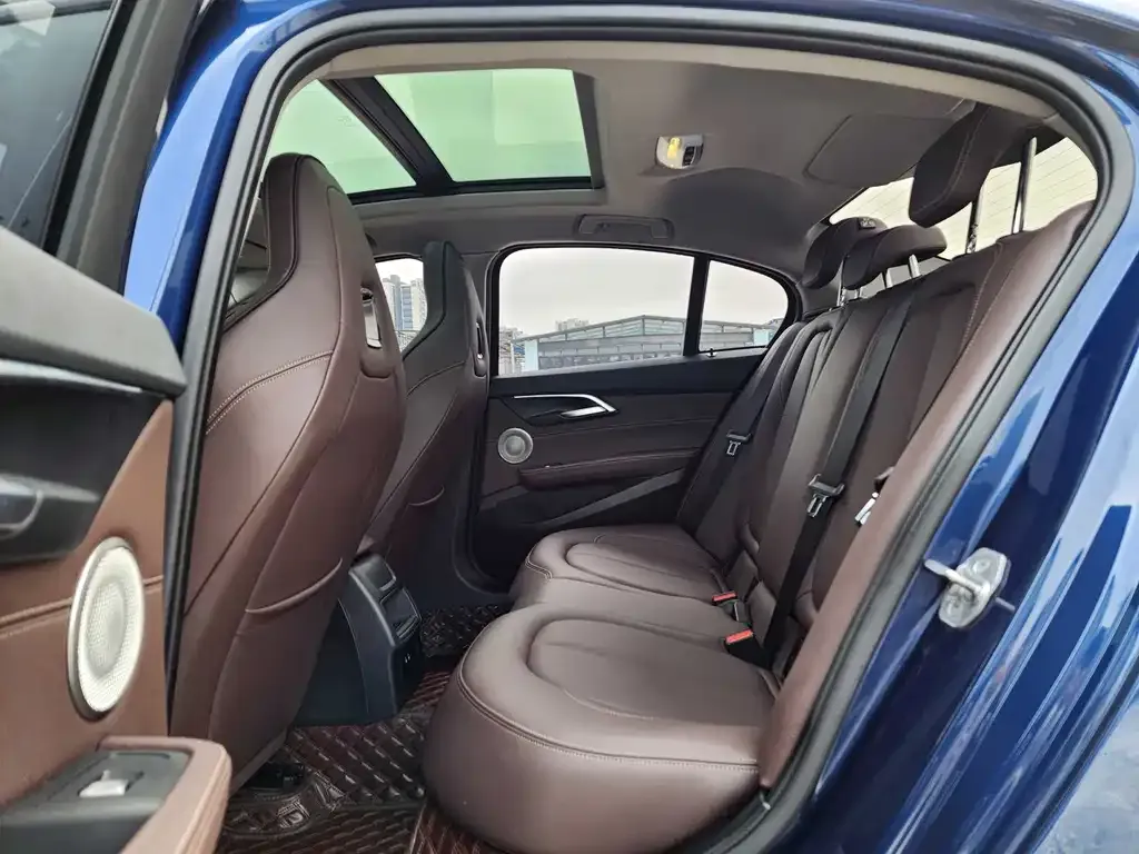 BMW 1 Series 2021 из CN, фото 9