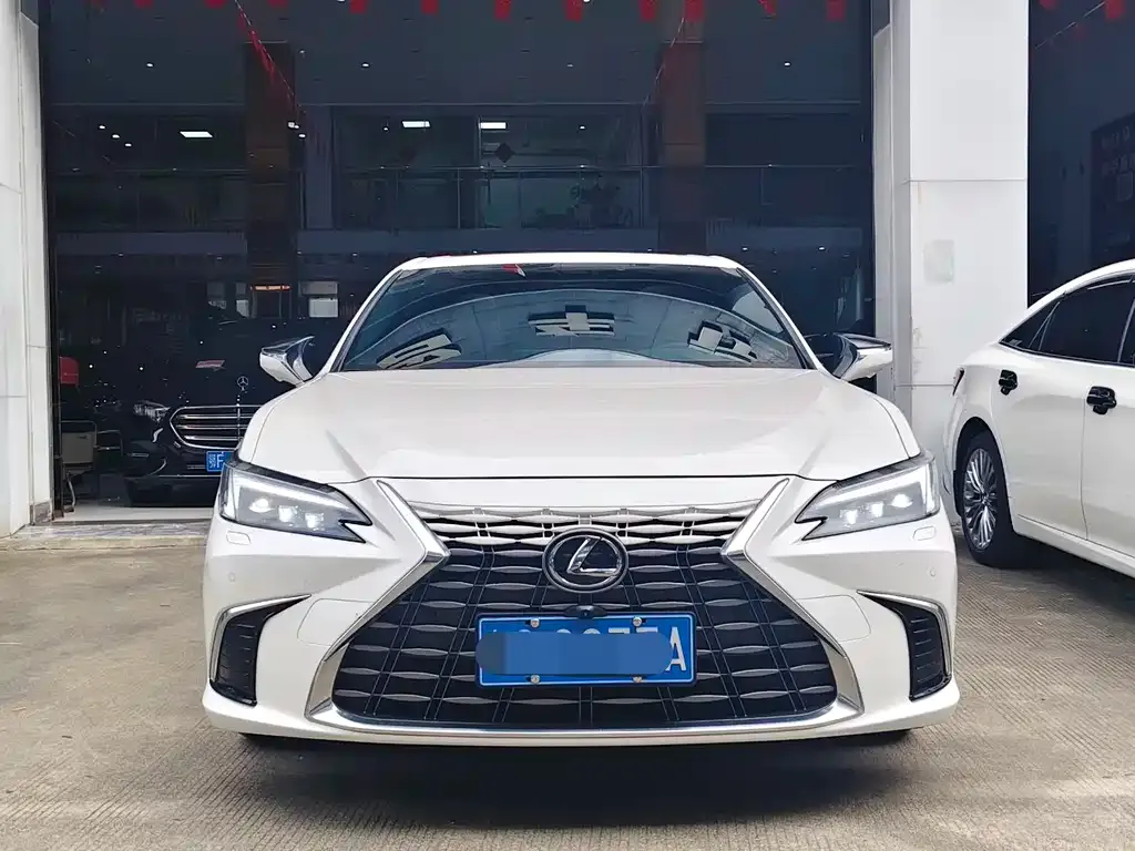 Lexus ES 2025 из CN, фото 2
