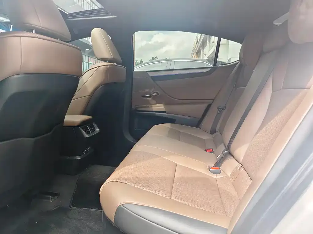 Lexus ES 2025 из CN, фото 5