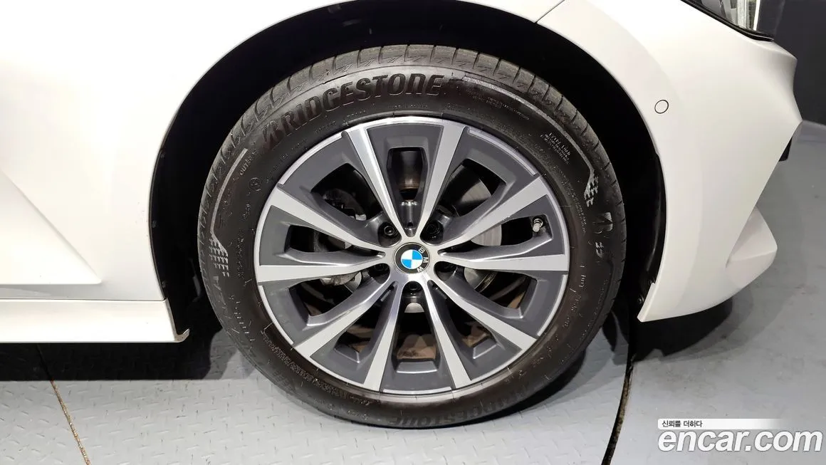 BMW 3-Series 2024 из KR, фото 5