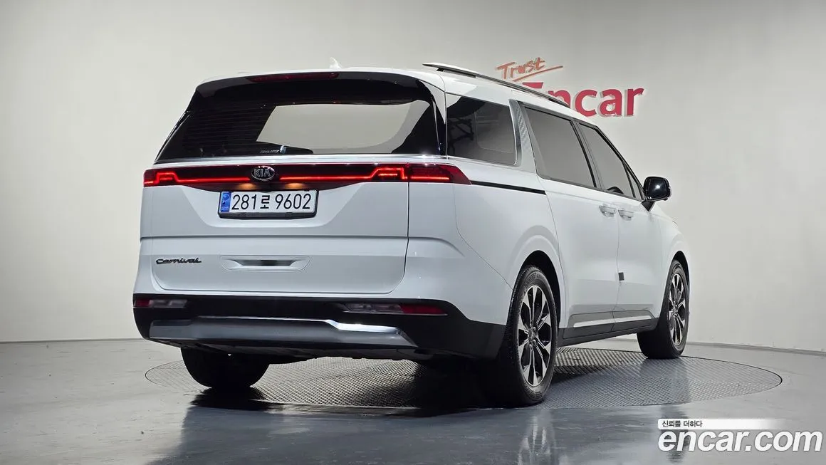 Kia Carnival — фото 2