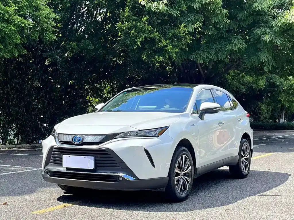 Toyota Harrier — фото 1