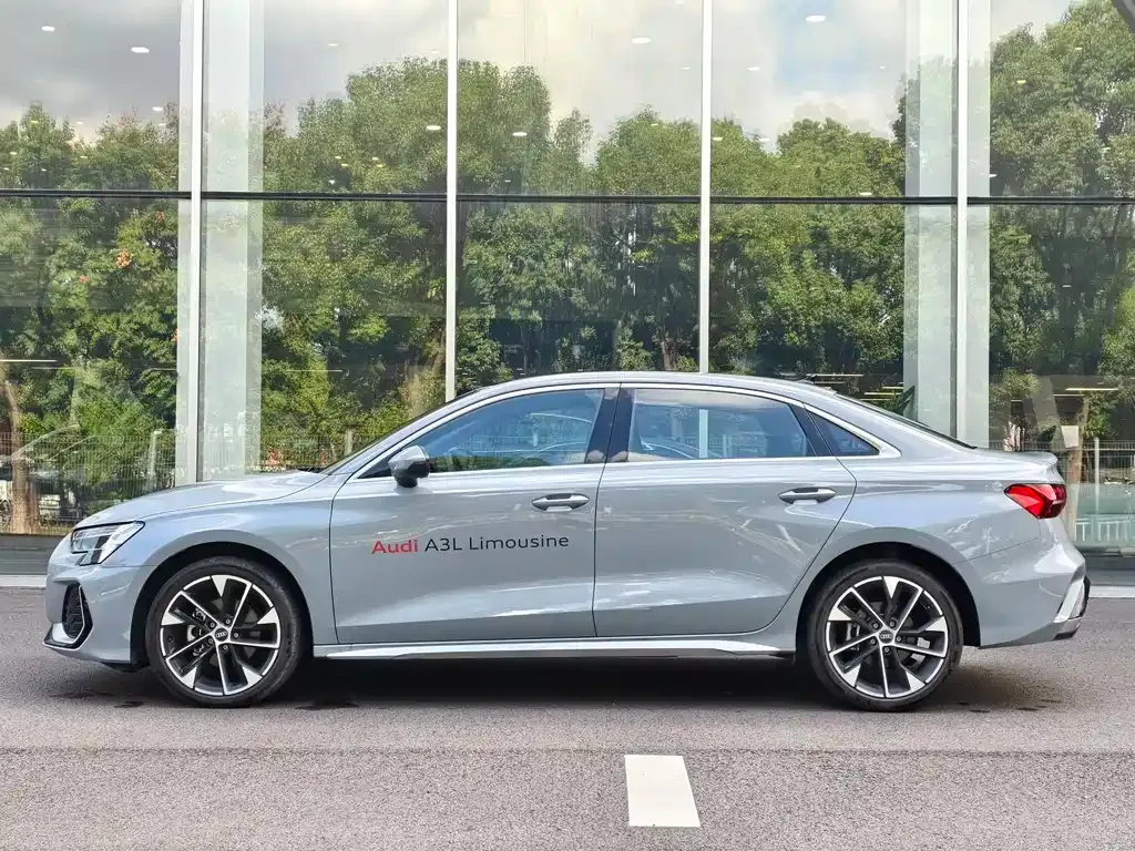 Audi A3 2024 из CN, фото 3