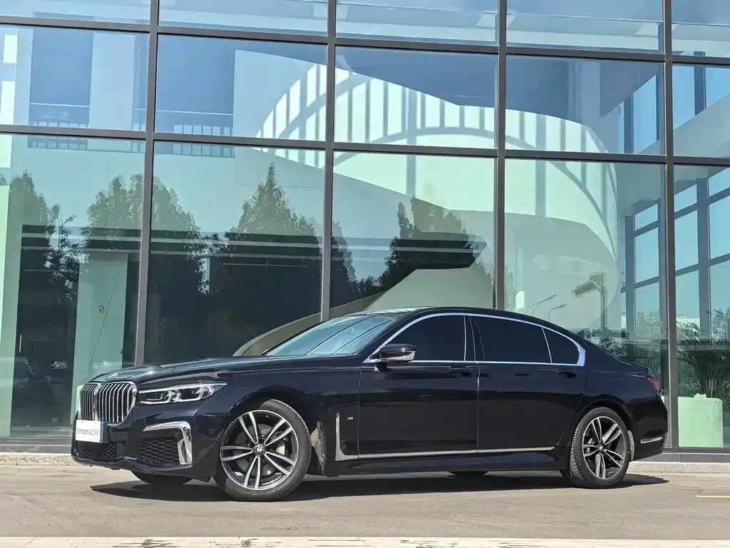 BMW 7 Series — фото 1
