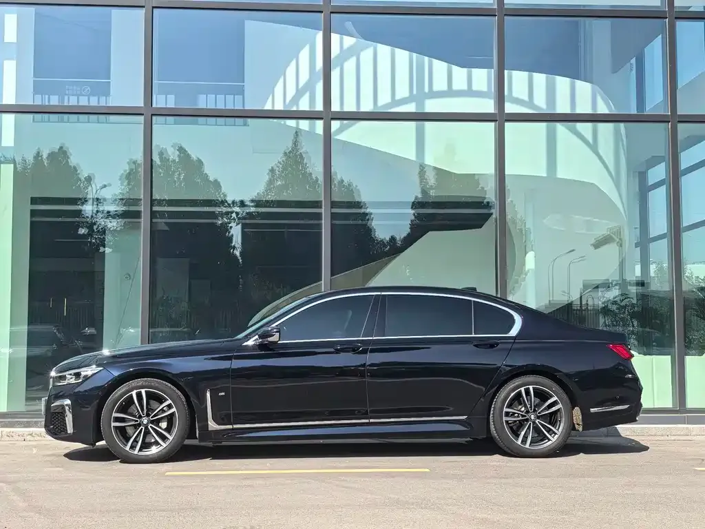 BMW 7 Series — фото 2