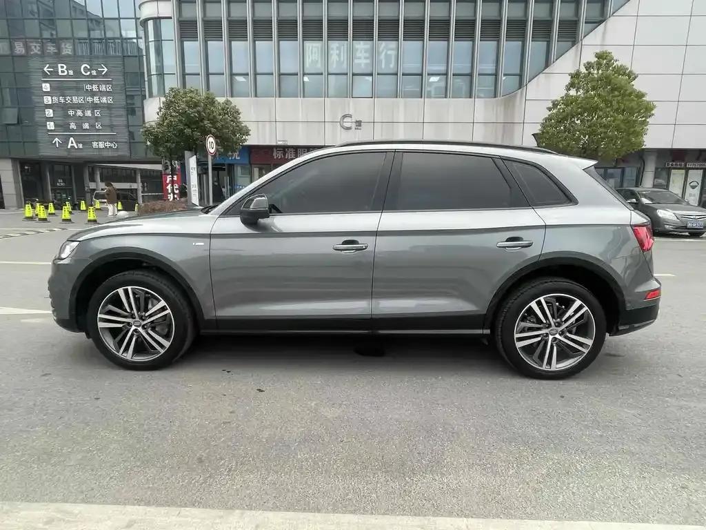 Audi Q5L 2021 из CN, фото 3
