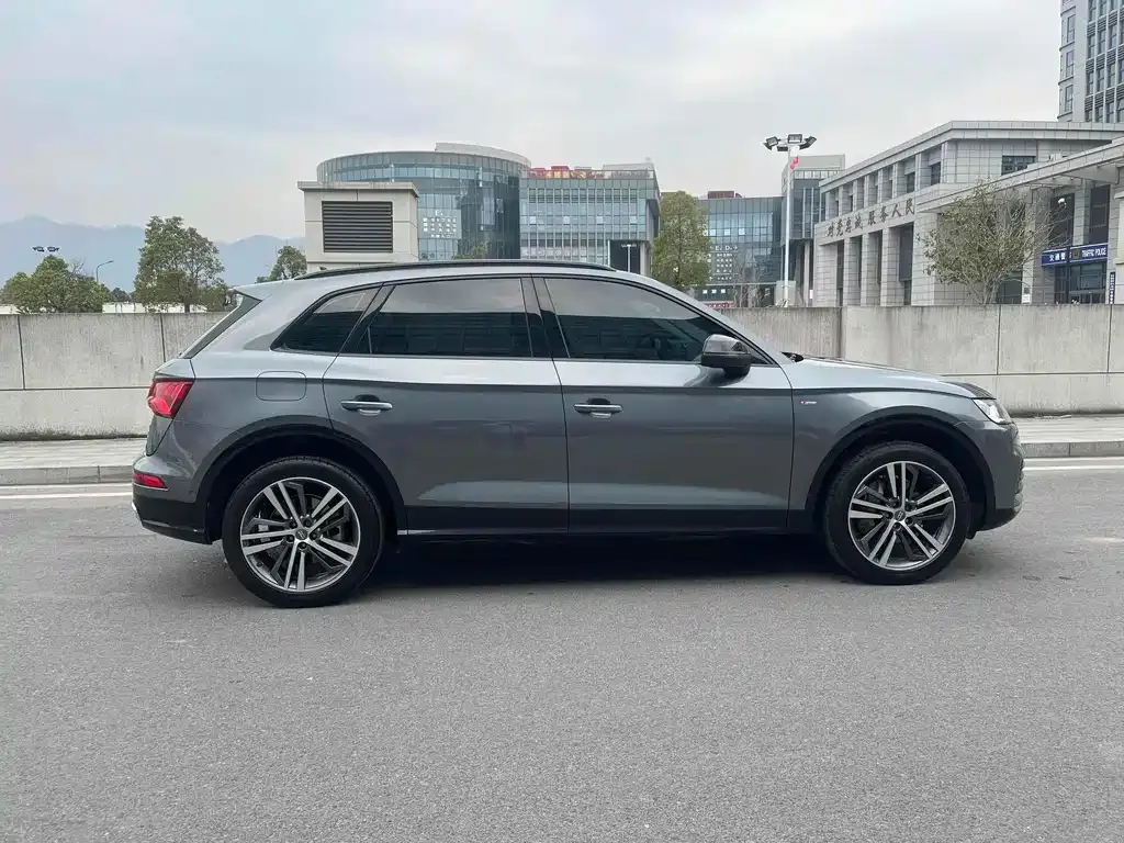 Audi Q5L 2021 из CN, фото 7