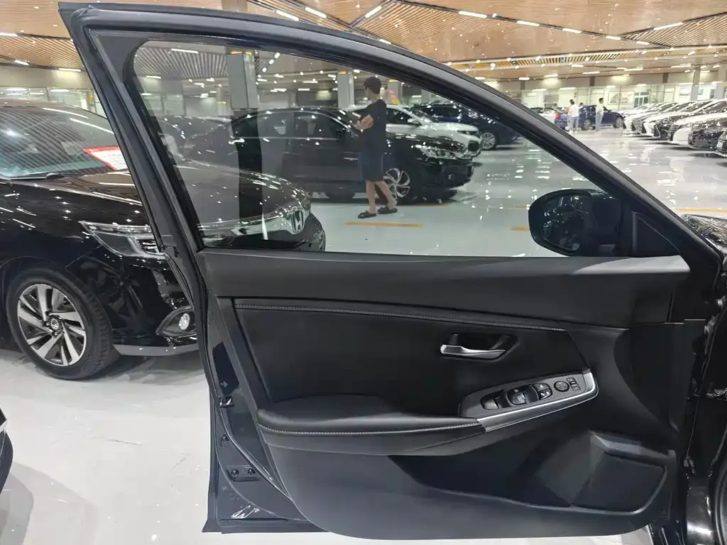 Nissan Sylphy 2023 из CN, фото 9