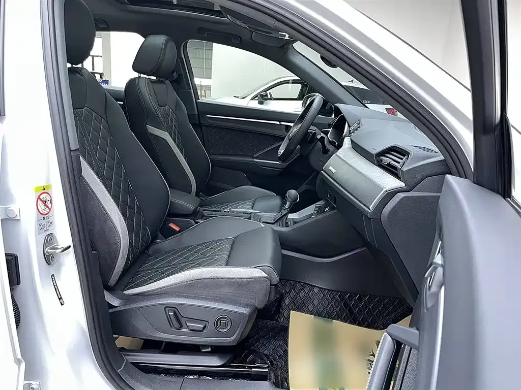 Audi Q3 Sportback 2024 из CN, фото 2