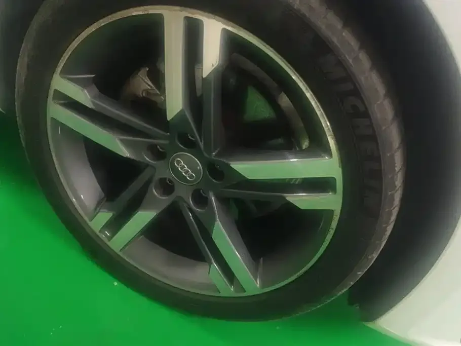 Audi A4L 2021 из CN, фото 6