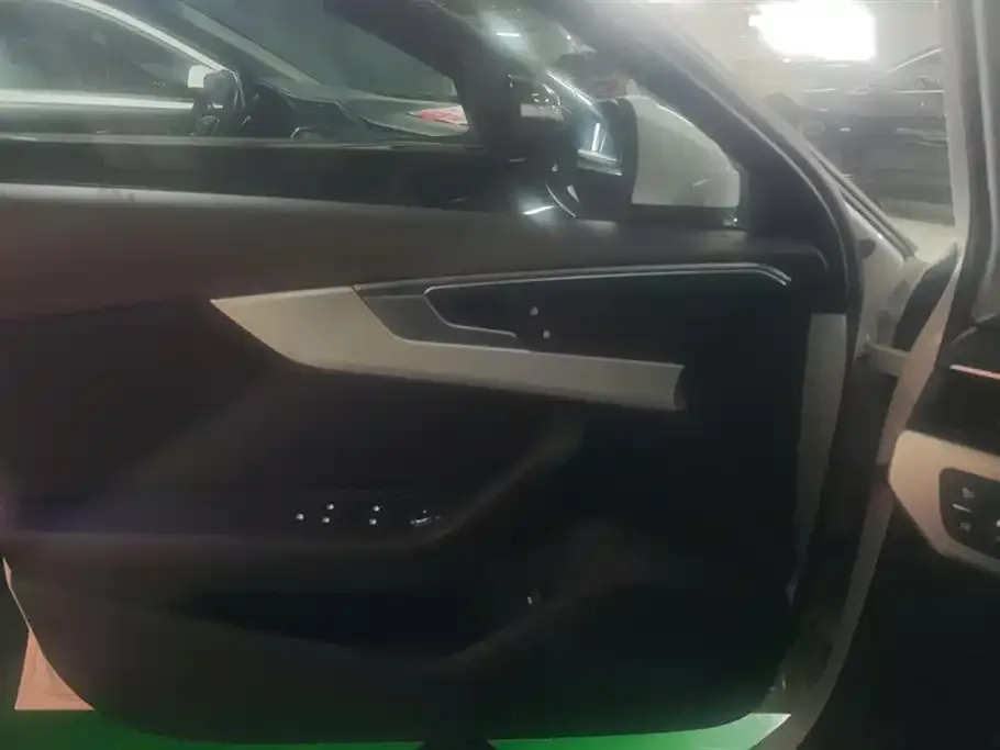 Audi A4L 2021 из CN, фото 7