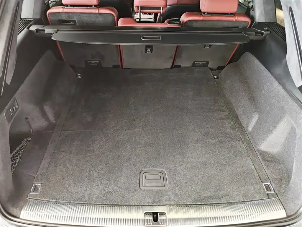 Audi SQ7 2024 из CN, фото 6
