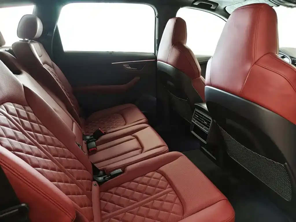 Audi SQ7 2024 из CN, фото 8