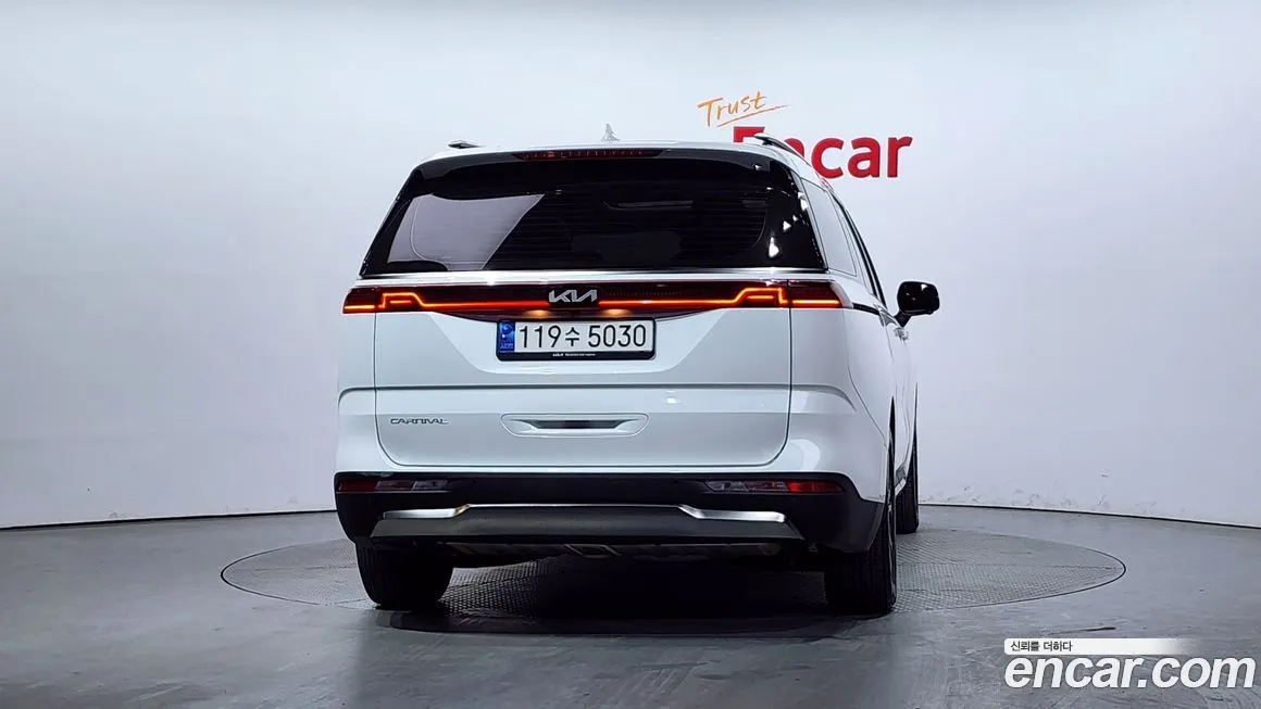 Kia Carnival — фото 4