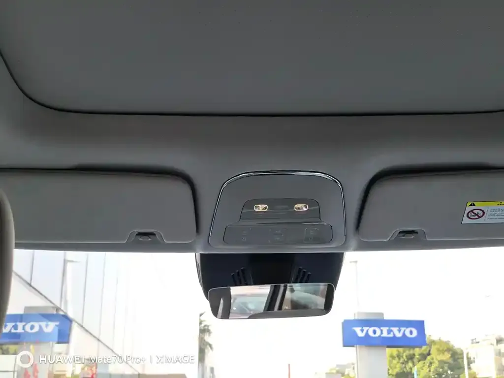 Volvo EM90 2024 из CN, фото 10