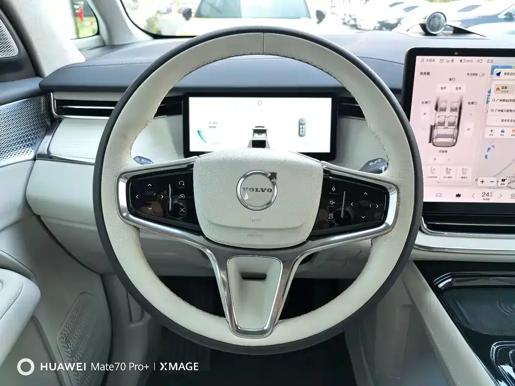 Volvo EM90 2024 из CN, фото 7