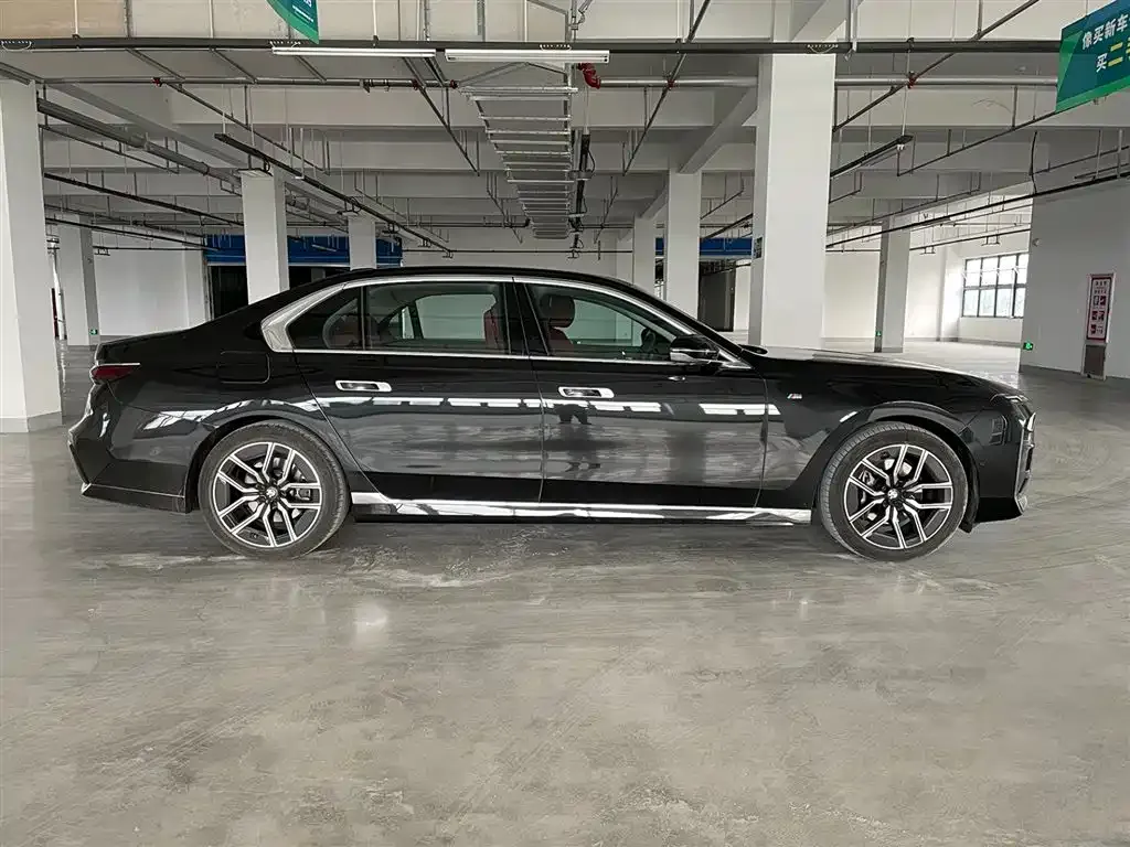 BMW 7 Series 2024 из CN, фото 3
