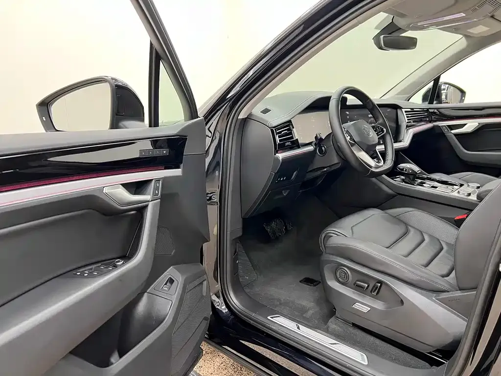 Volkswagen Touareg 2023 из CN, фото 10