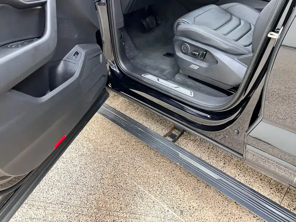 Volkswagen Touareg 2023 из CN, фото 8
