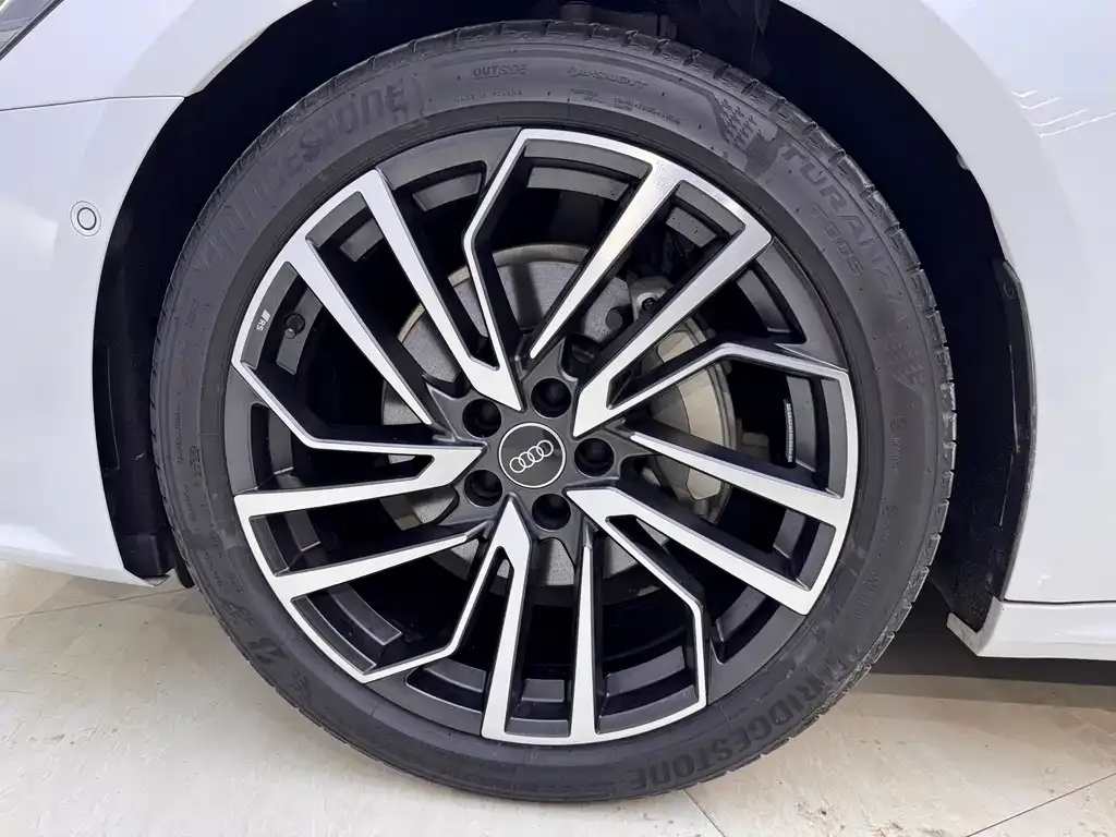 Audi A7 2024 из CN, фото 6