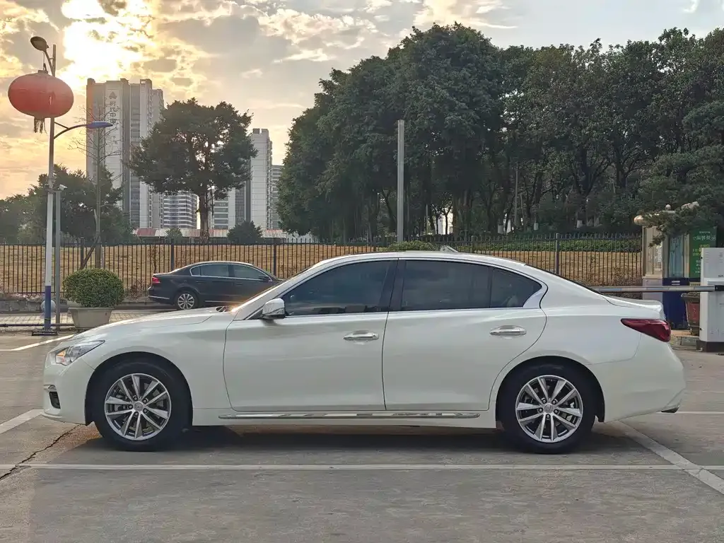 Infiniti Q50L 2023 из CN, фото 6