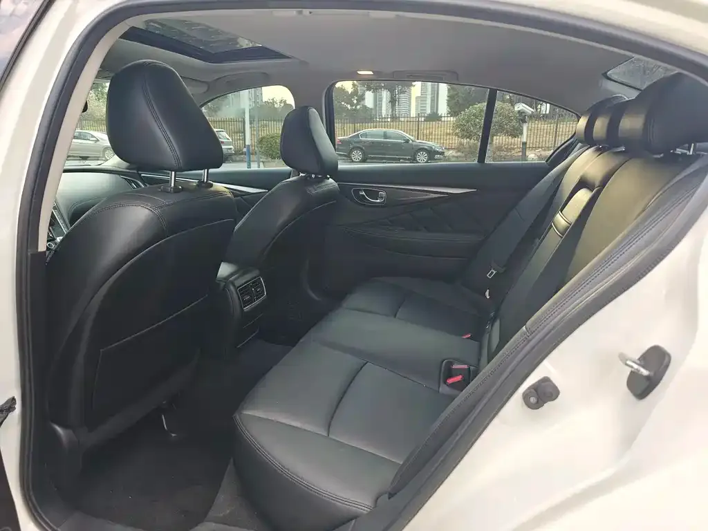 Infiniti Q50L 2023 из CN, фото 9