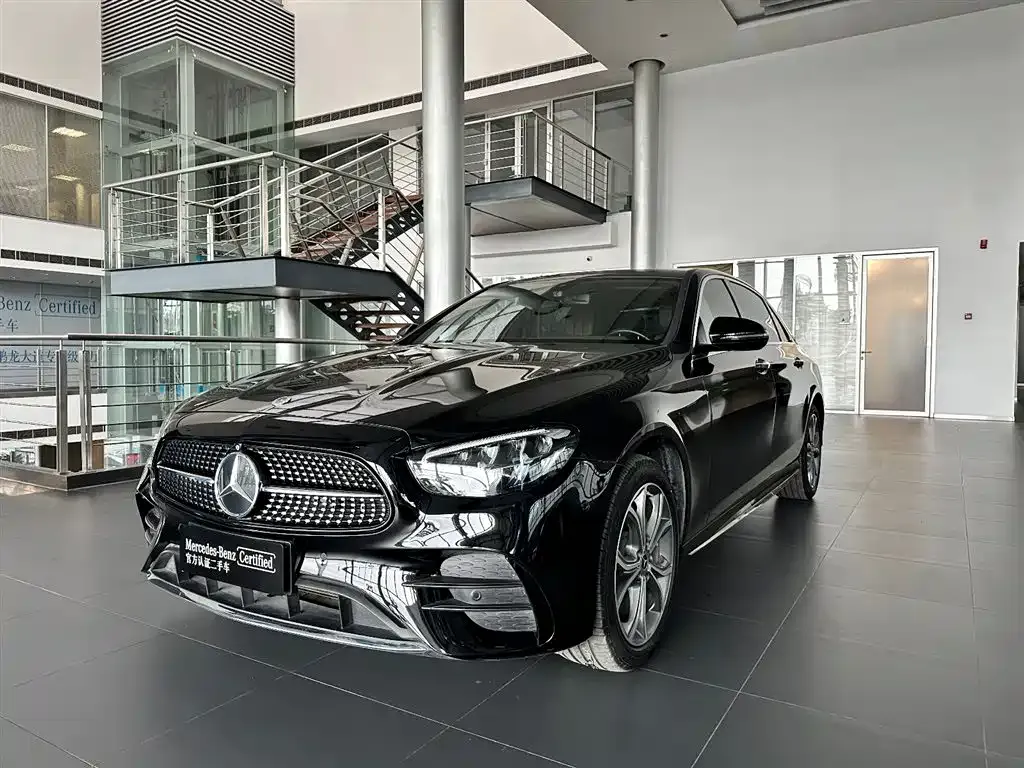 Mercedes-Benz E-Class — фото 1